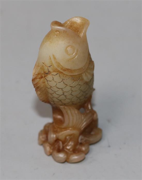 A Chinese jade fish snuff bottle
